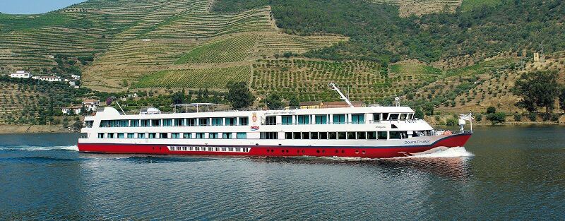 Flusskreuzfahrtschiff auf dem Douro